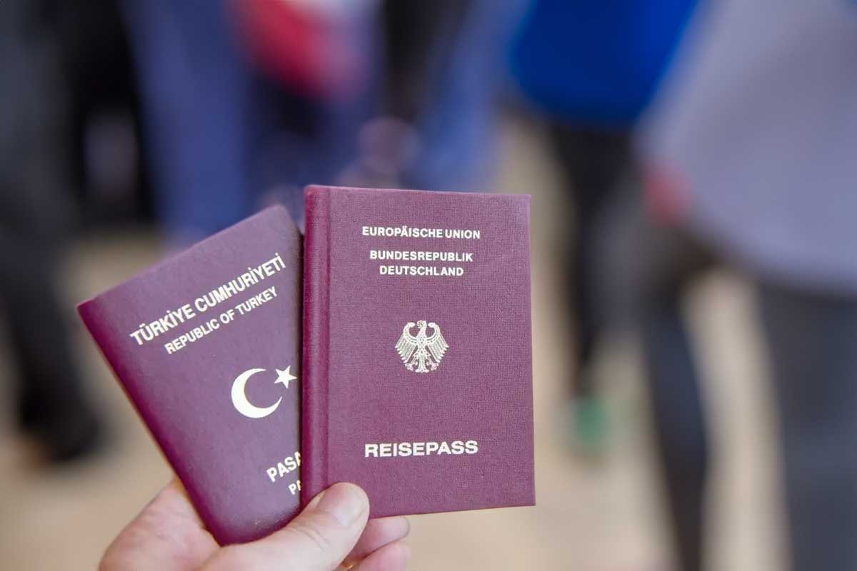 Празднование вступления закона о двойном гражданстве в Германии. Фото: ausnews.de