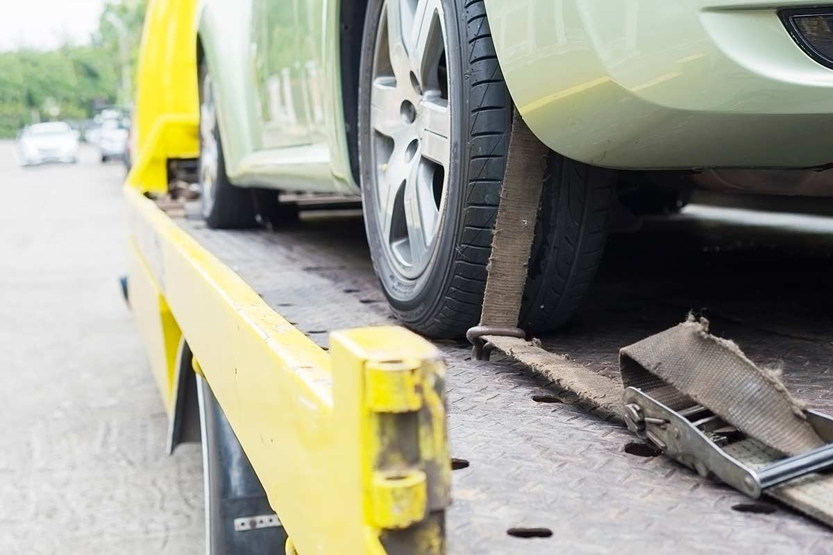 Кто оплачивает эвакуацию автомобиля в Германии. Фото: freepik.com