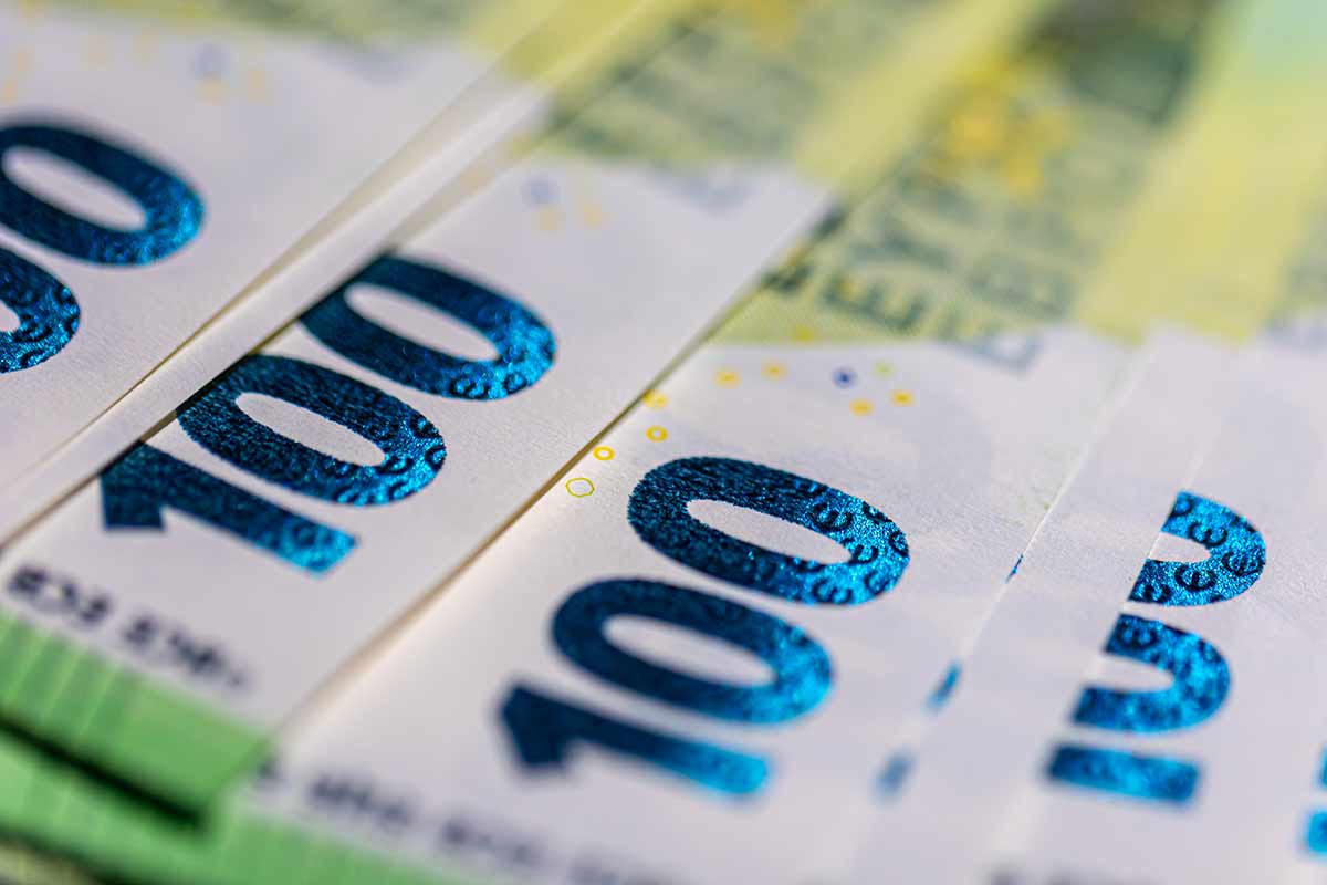 Сравнение пособий для украинцев в Германии и Европе. Фото: freepik.com