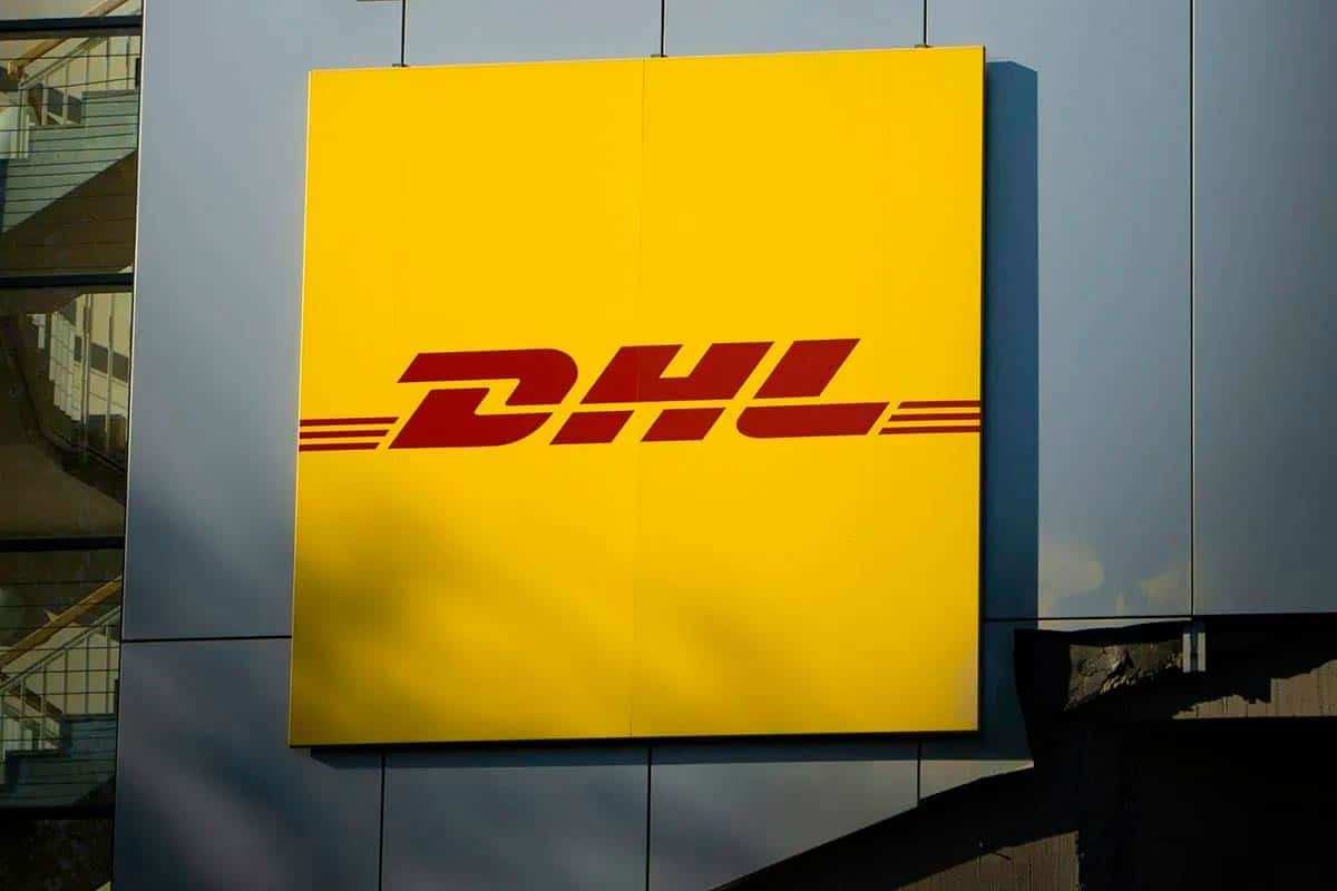 Мошенники рассылают поддельные письма от имени DHL. Фото: unsplash.com