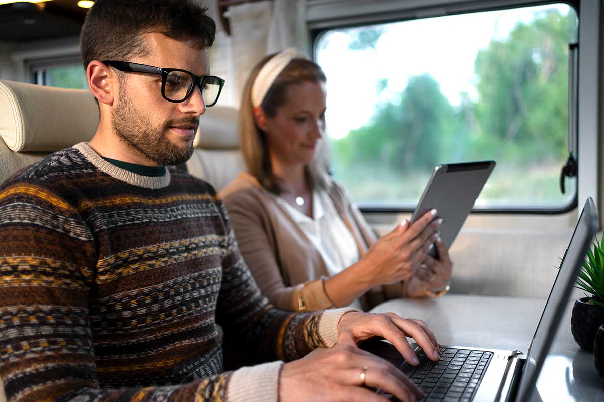 Бесплатный Wi-Fi во всех поездах ICE: как подключиться. Фото: freepik.com