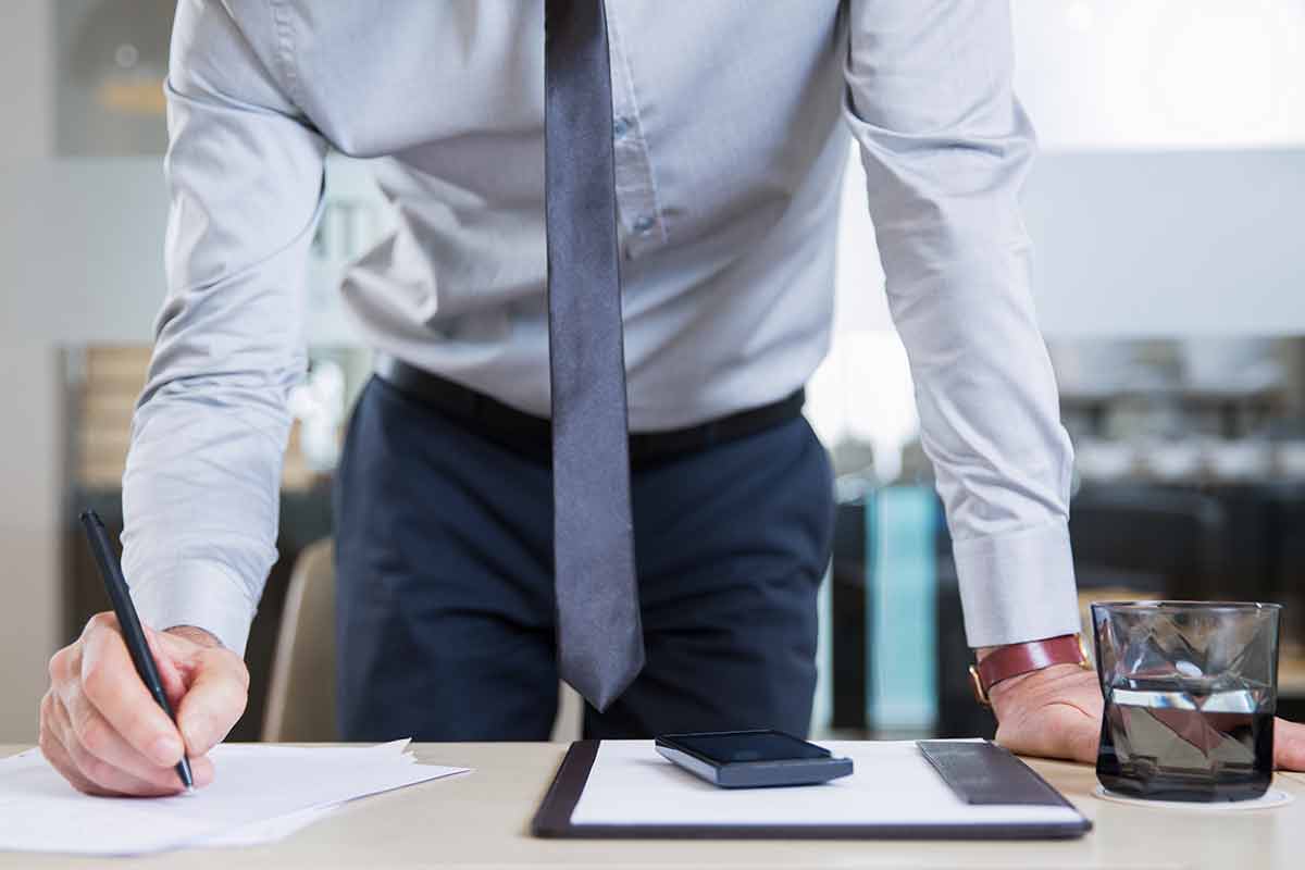 Как смена работы влияет на страховку в Германии. Фото: freepik.com