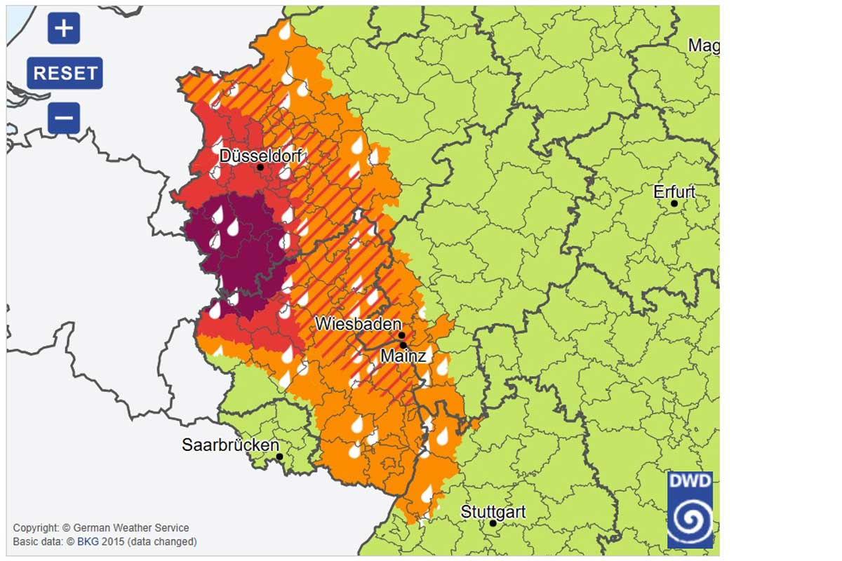 Скриншот показывает районы Германии, в которых во вторник утром в 9:40 были объявлены предупреждения об экстремальных погодных условиях. Карта предоставлена DWD.