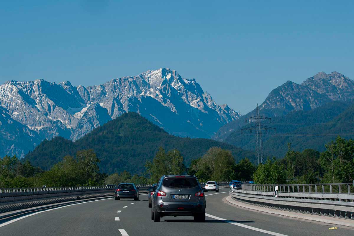 Правило 20 секунд на автобане в Германии. Фото: pixabay.com