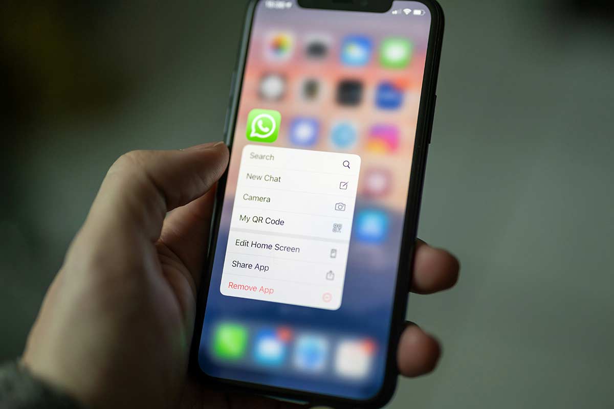 Список мошеннических WhatsApp-групп в Германии в 2025 году. Фото: unsplash.com