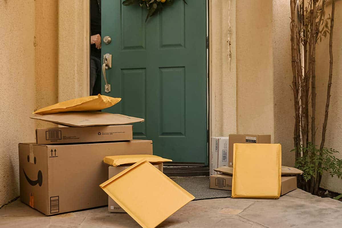 Почему курьер DHL перестал звонить и как это исправить. Фото: pexels.com