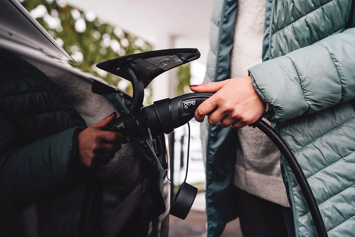 Как зарядить электромобиль за наличные в Германии. Фото: unsplash.com