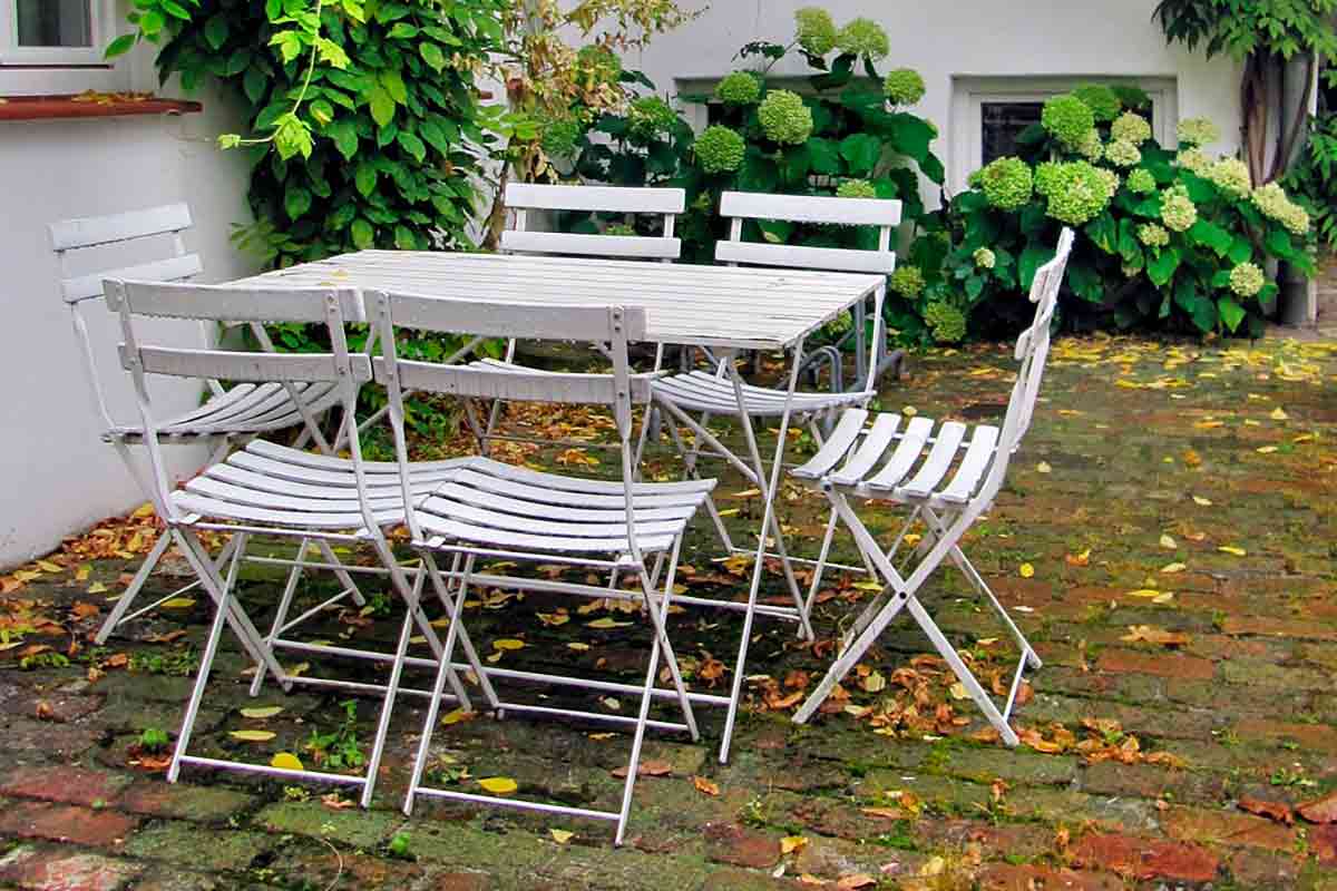 Правильное хранение садовой мебели зимой: что нужно учесть. Фото: pixabay.com