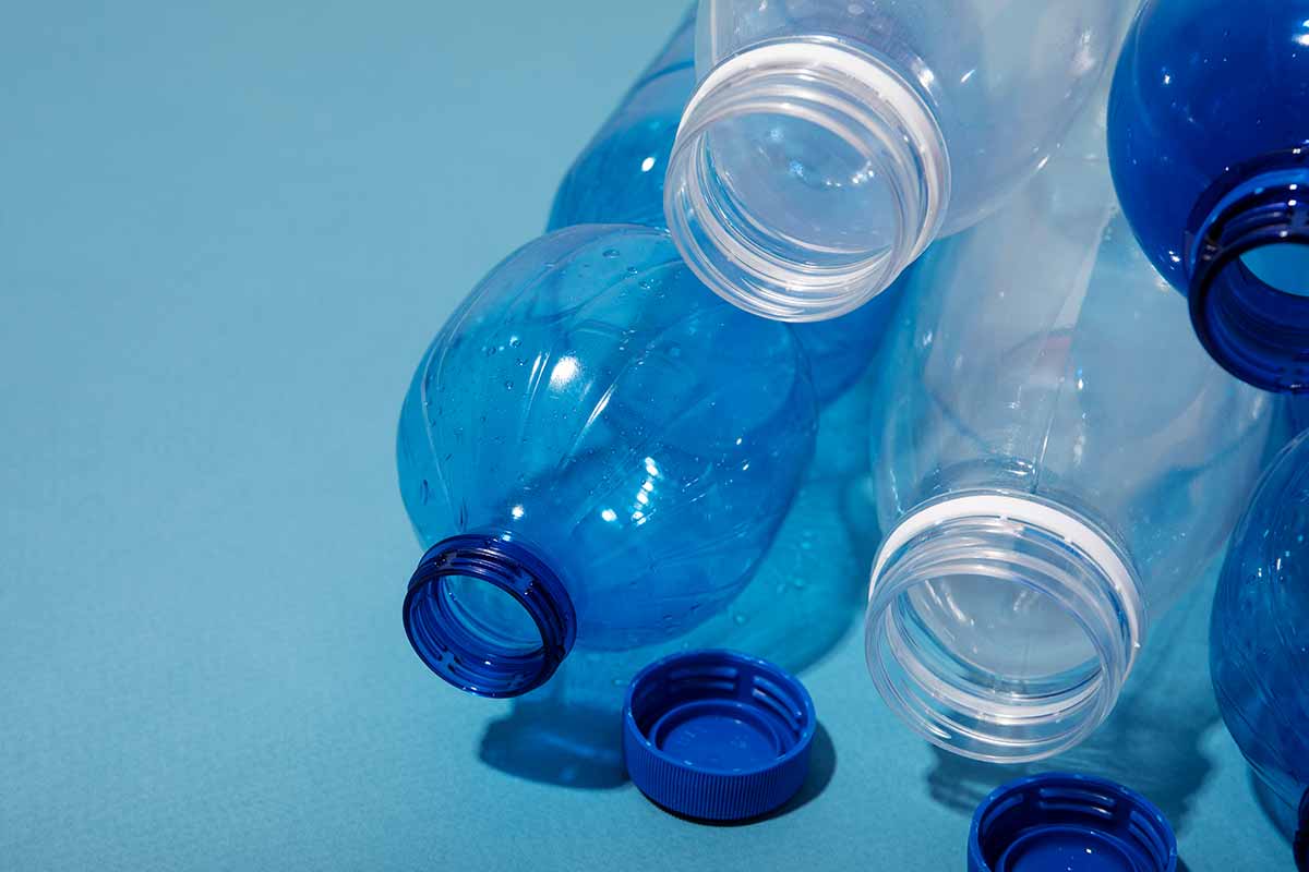 Новые стандарты переработки ПЭТ-бутылок в ЕС с 2025 года. Фото: freepik.com