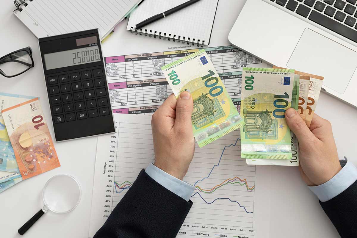 7 способов сэкономить на налогах в Германии в 2025 году, которые нужно успеть применить до Нового года. Фото: freepik.com