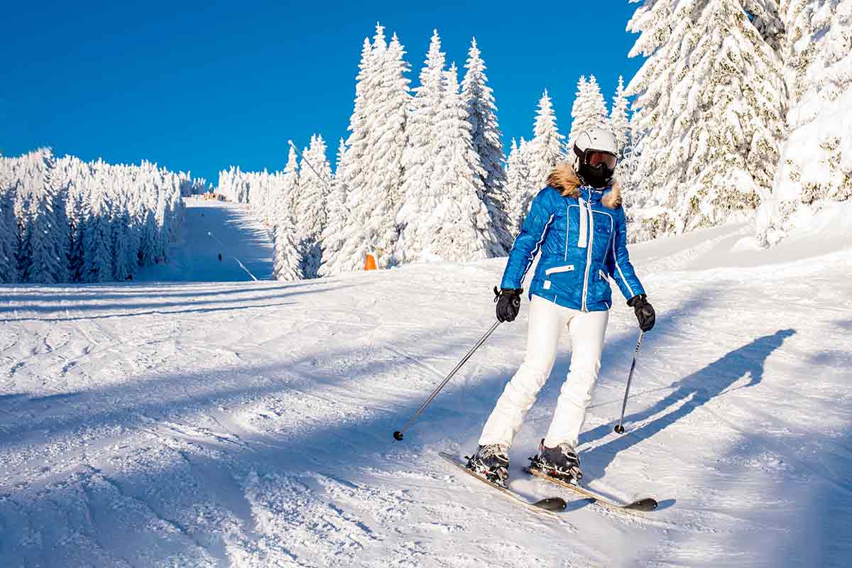 Важные полисы страхования для лыжного отдыха в Германии. Фото: freepik.com