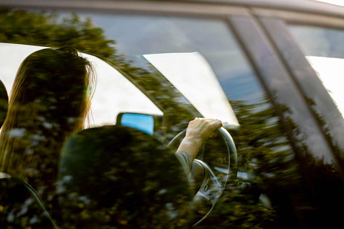 В Германии запретили курение вейпов с дисплеем за рулем. Фото: pexels.com