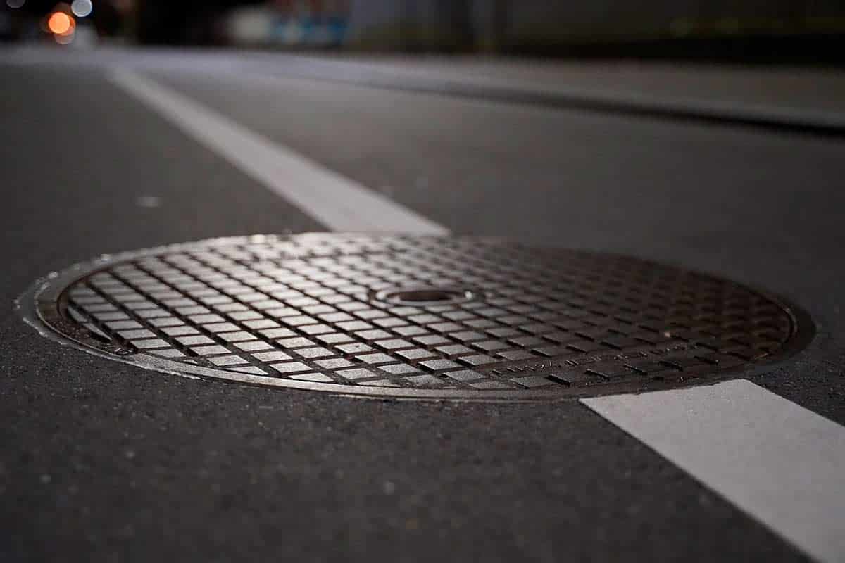Парковка на люках в Германии: правила и размеры штрафов. Фото: pixabay.com