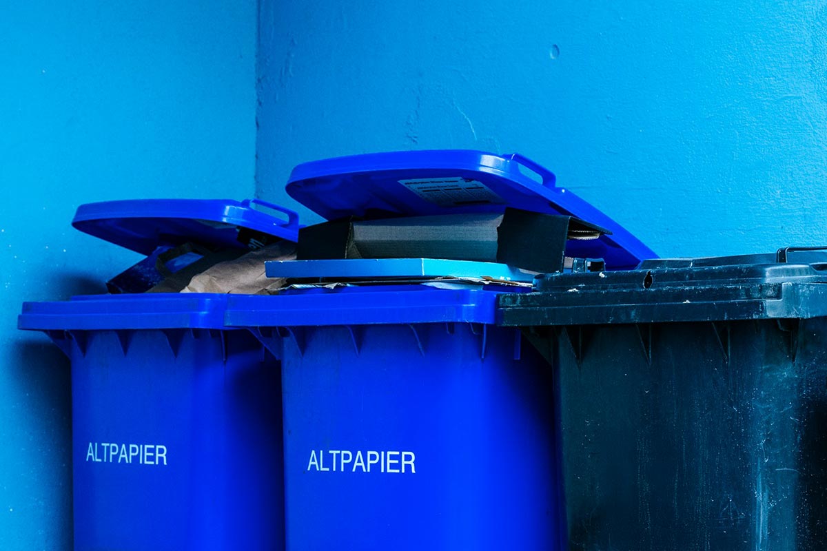 Почему макулатуру нельзя утрамбовывать в Германии в 2026 году. Фото: unsplash.com