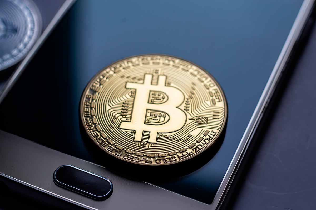 Обвал биткоина спровоцировал снижение индекса DAX . Фото: freepik.com