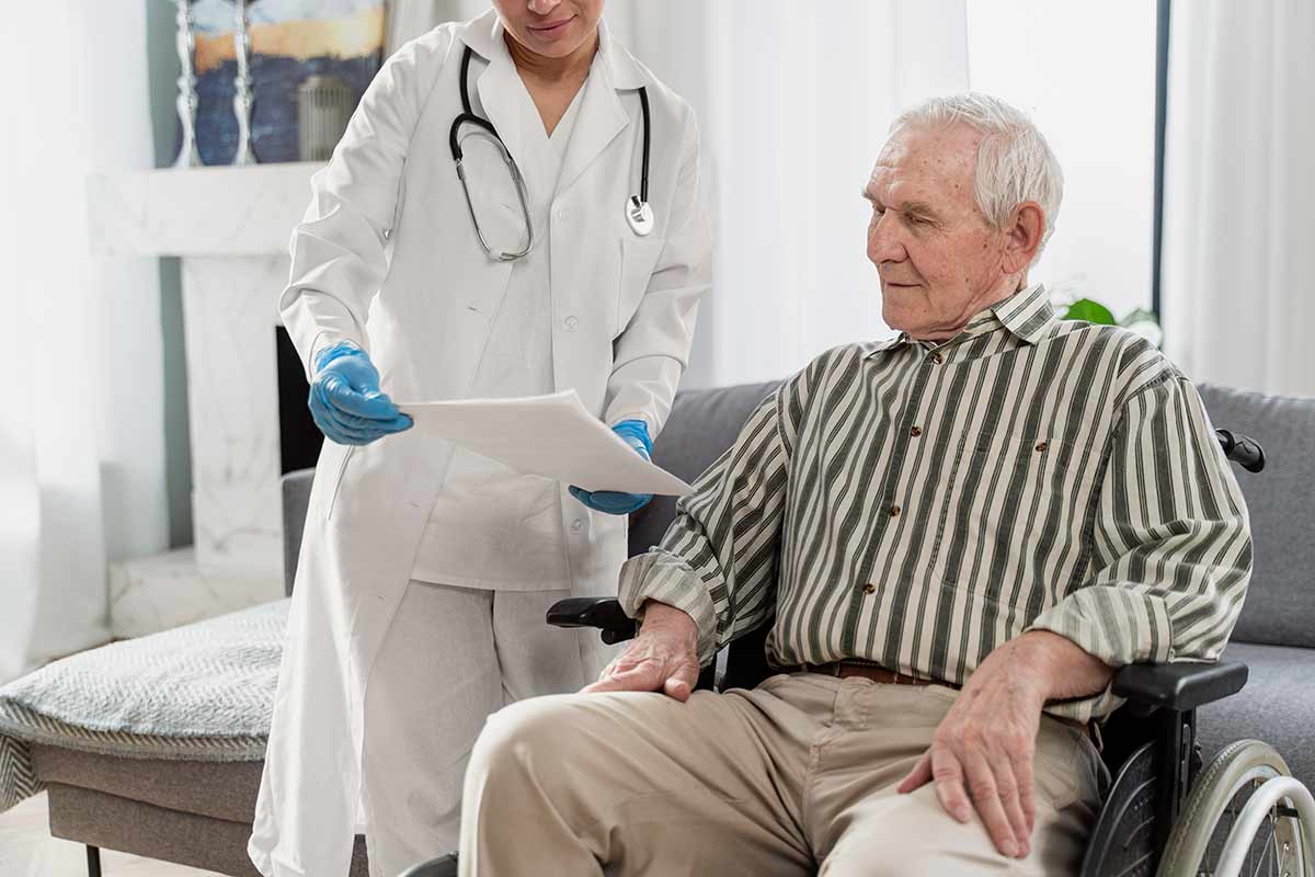 Медстраховка на пенсии в Германии: условия и новые взносы. Фото: freepik.com