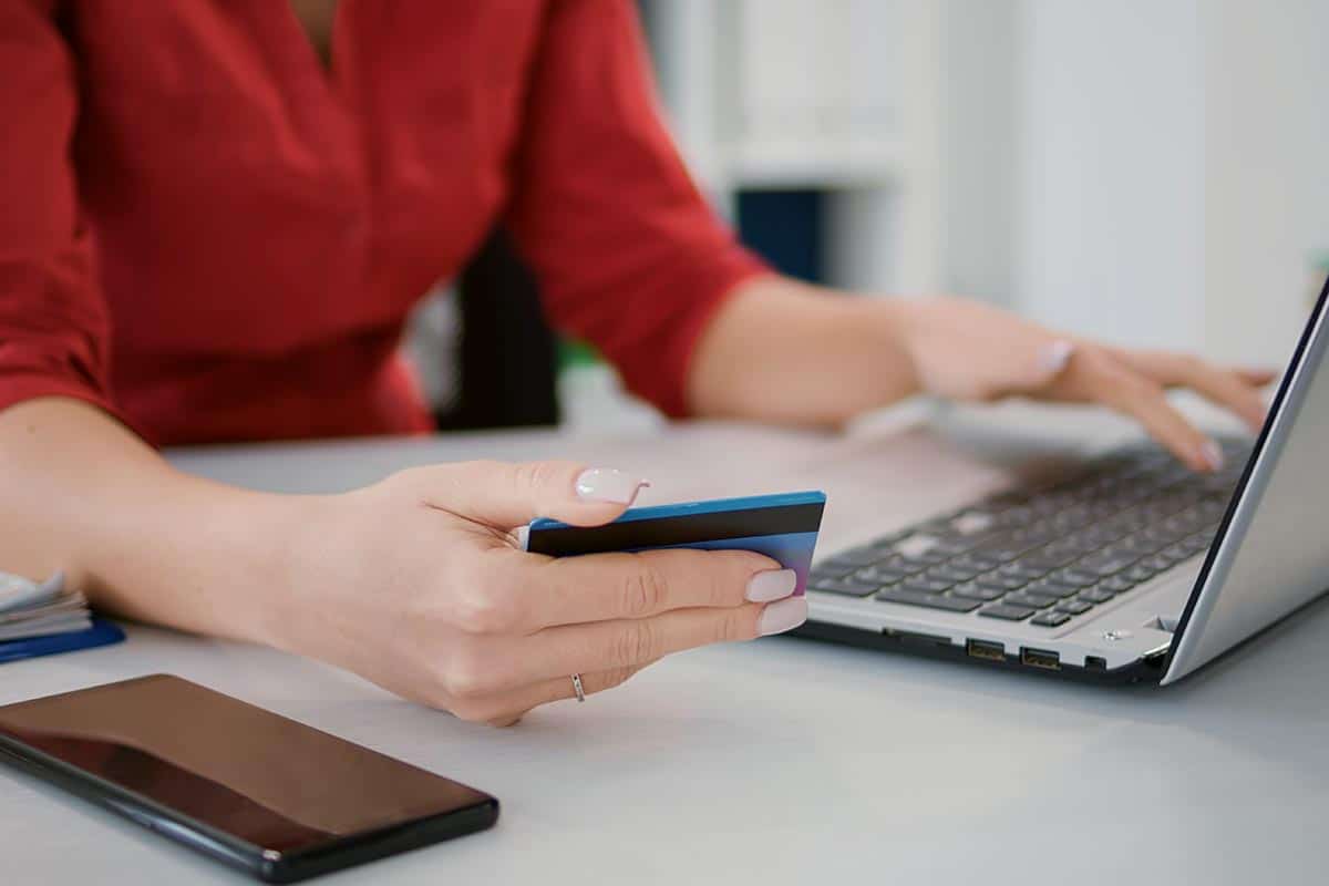 Нарушение приватности при банковских переводах в Германии. Фото: freepik.com