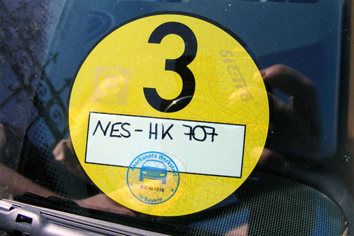 Штраф за отсутствие эконаклейки на авто в Германии