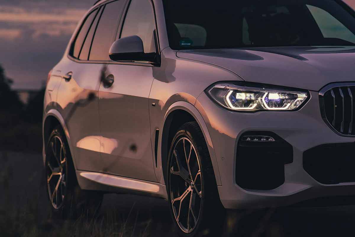 Особенности регулировки фар зимой: советы TÜV. Фото: pexels.com