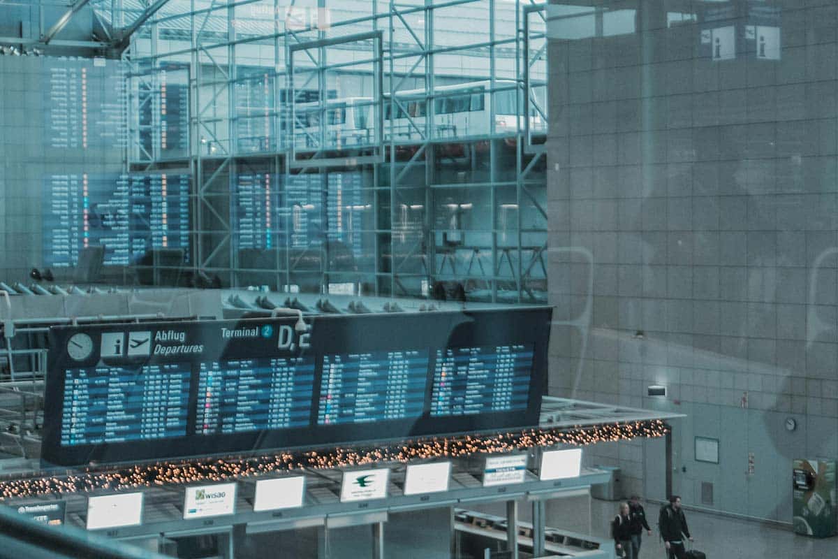 ЕС отложил полный запуск EES до сентября 2026 года. Фото: unsplash.com