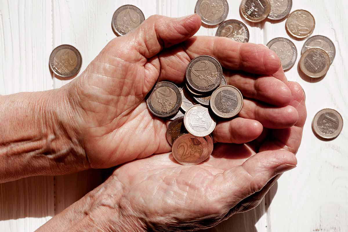 Какая зарплата спасёт от бедной старости в Германии. Фото: freepik.com
