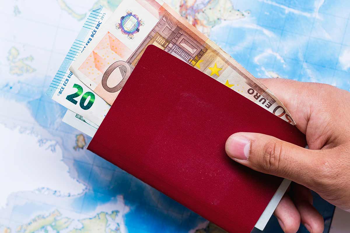 Как сэкономить на путешествиях из Германии: советы эксперта. Фото: freepik.com