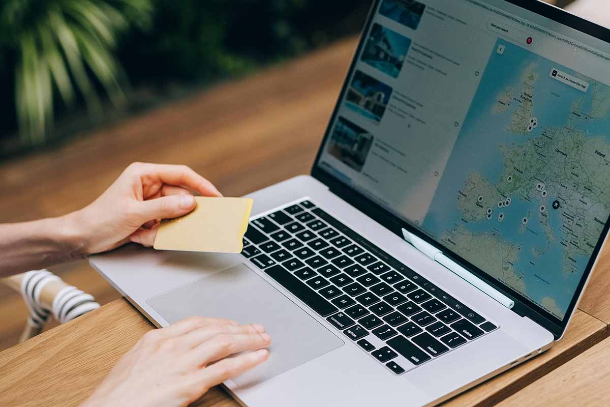 Как сэкономить с VPN при бронировании отпуска из Германии. Фото: pexels.com