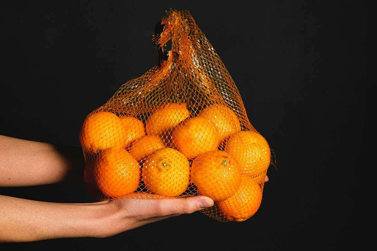 Правила утилизации сетки от мандаринов в Германии. Фото: pexels.com