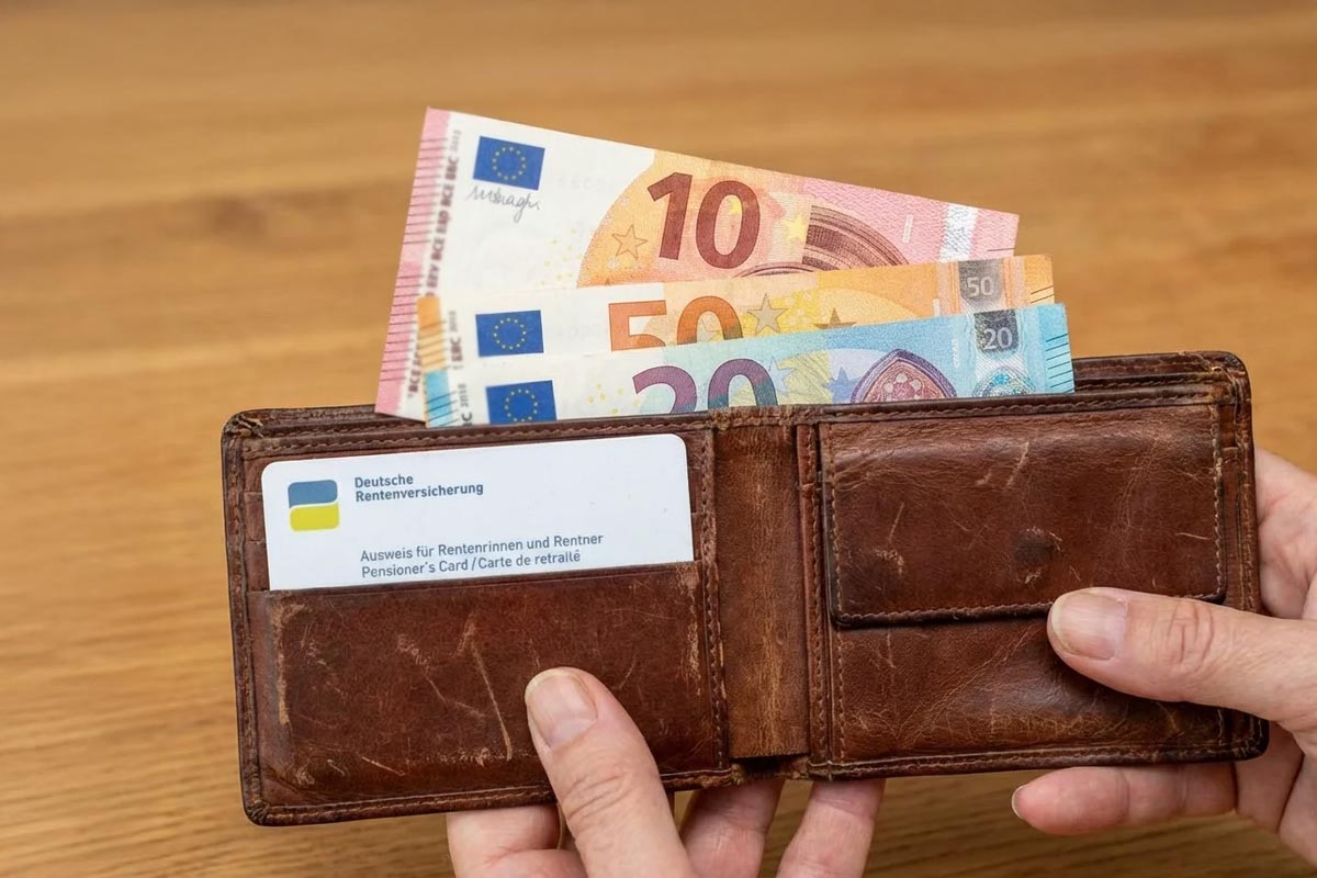 Пенсионное удостоверение в Германии: какие положены скидки. Фото: ausnews.de