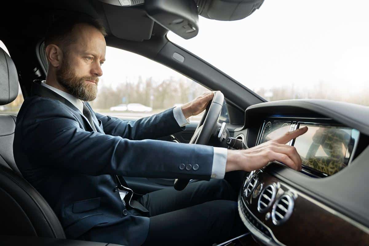 Сколько месячных зарплат стоит новая машина в Германии