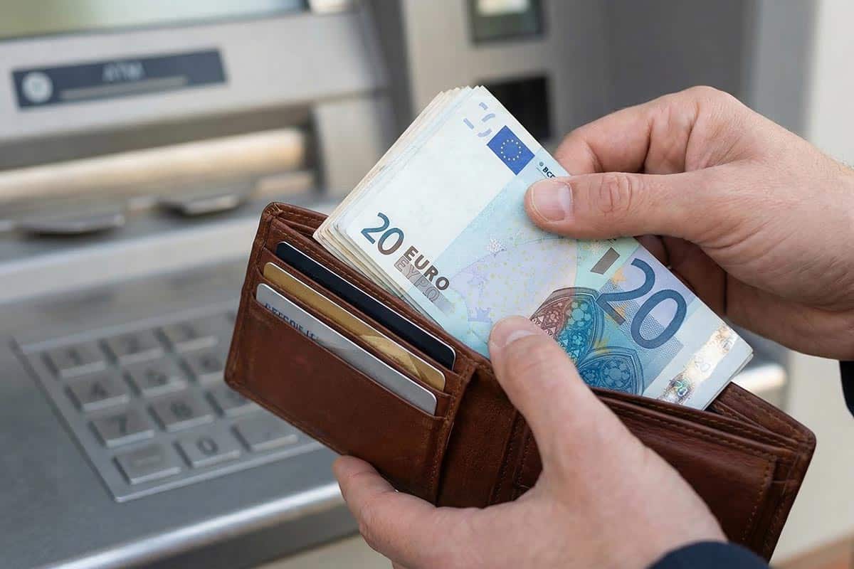 С какой суммы на счете банки в Германии считают вас богатым. Фото: ausnews.de