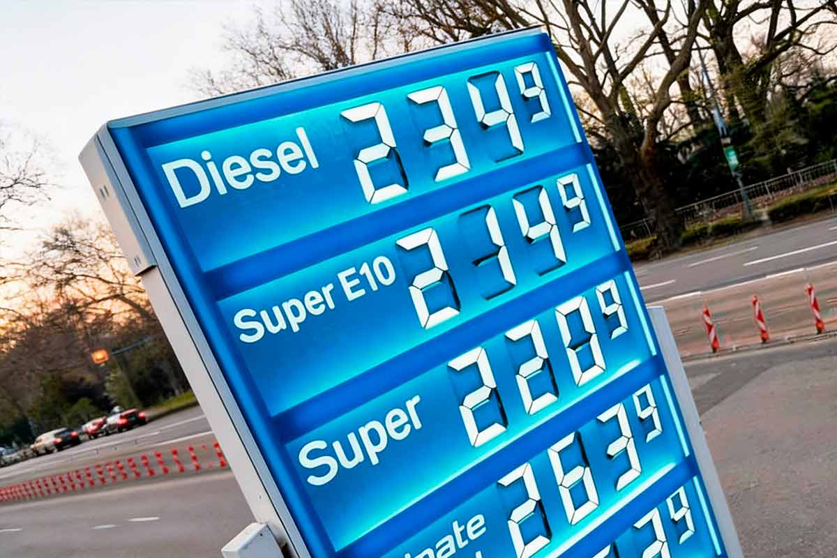 Бундестаг утвердил пакет мер по снижению цен на топливо. Фото: ausnews.de