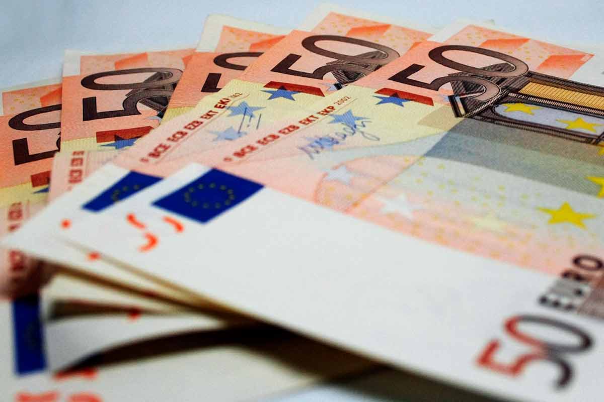 Мерц советует молодежи откладывать по 50 евро на пенсию. Фото: pixabay.com