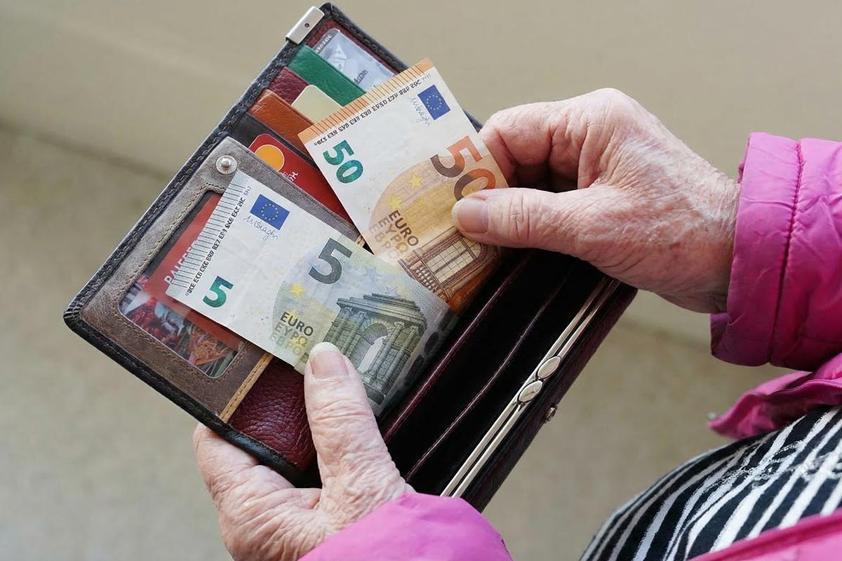 Пенсионерам в Германии обещали +500 евро — денег нет. Фото: ausnews.de