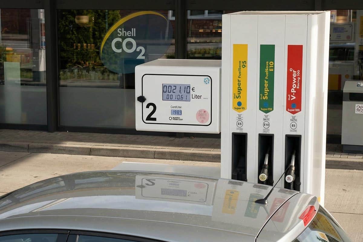 В Германии цена на топливо превысила 2 евро с 9 марта 2026 года. Фото: ausnews.de