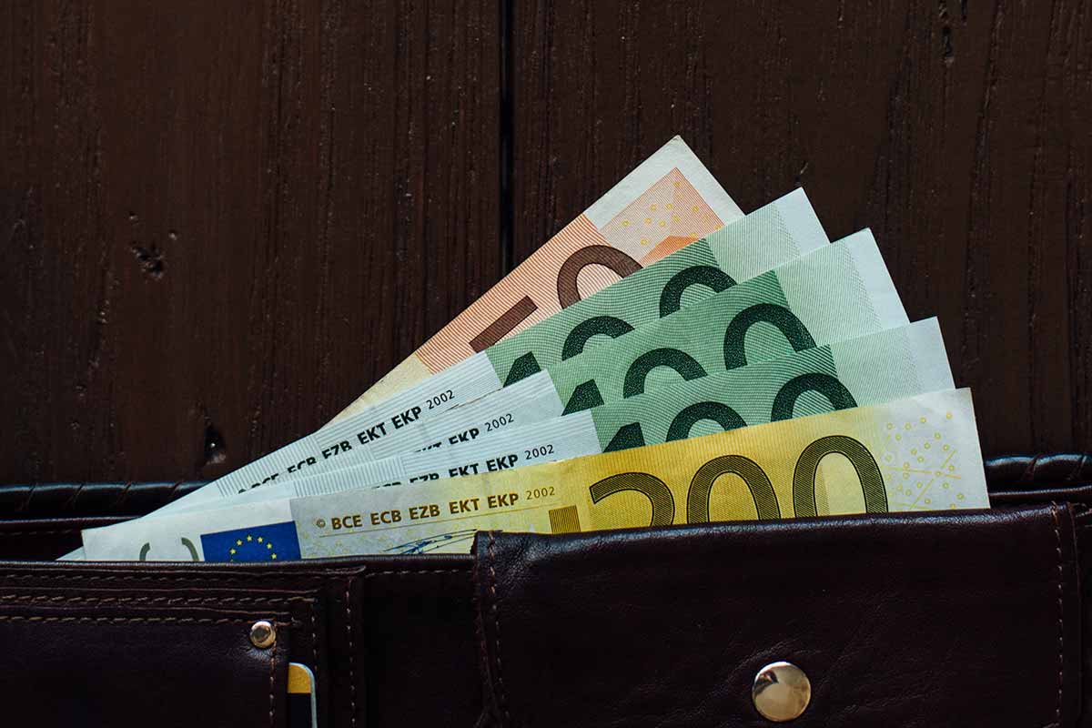 Добровольные взносы в Германии: важный срок до 31 марта. Фото: freepik.com