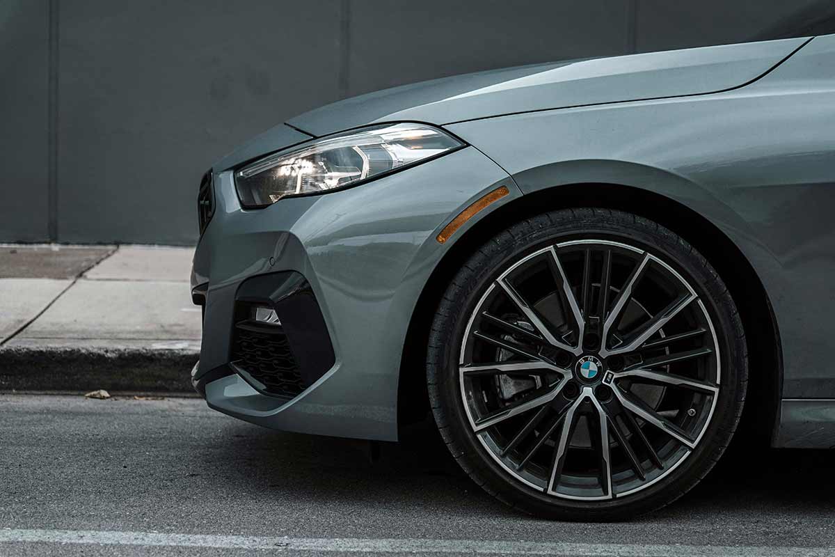 Зимние шины летом в Германии: риск для страховой выплаты. Фото: pexels.com