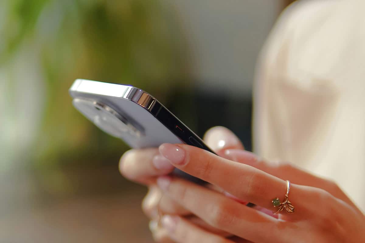 Новая схема обмана инвесторов в Германии через WhatsApp. Фото: unsplash.com