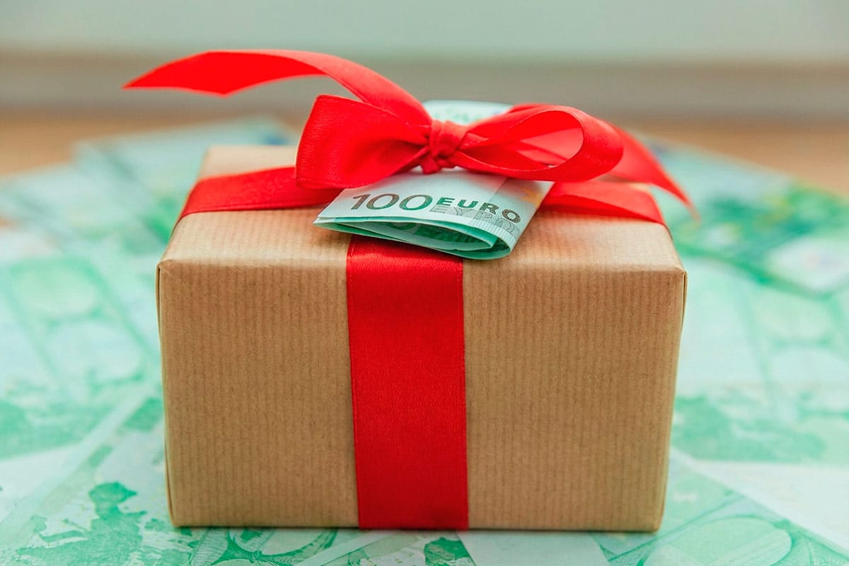 Когда дарение наличных в Германии становится рискованным. Фото: ausnews.de