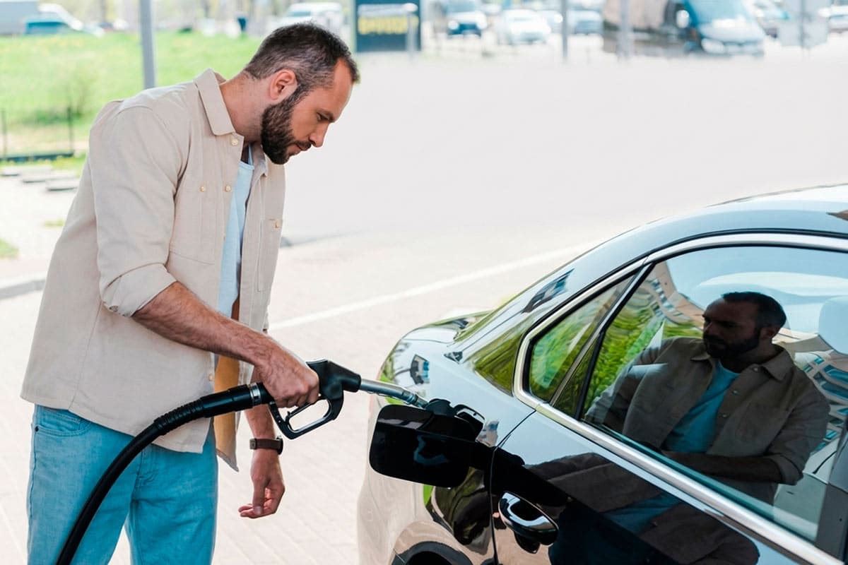 Правило 12 часов на АЗС Германии дало обратный эффект. Фото: ausnews.de