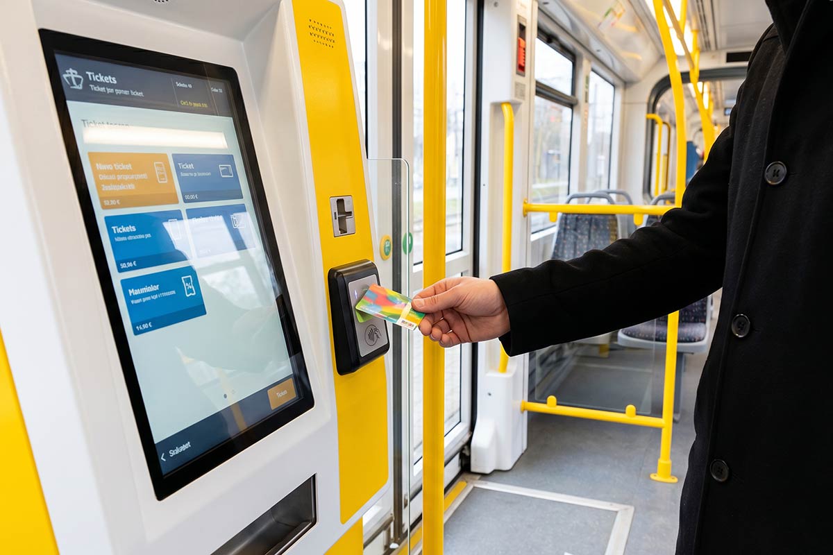 В Берлине билетные автоматы BVG не принимают наличные. Фото: ausnews.de