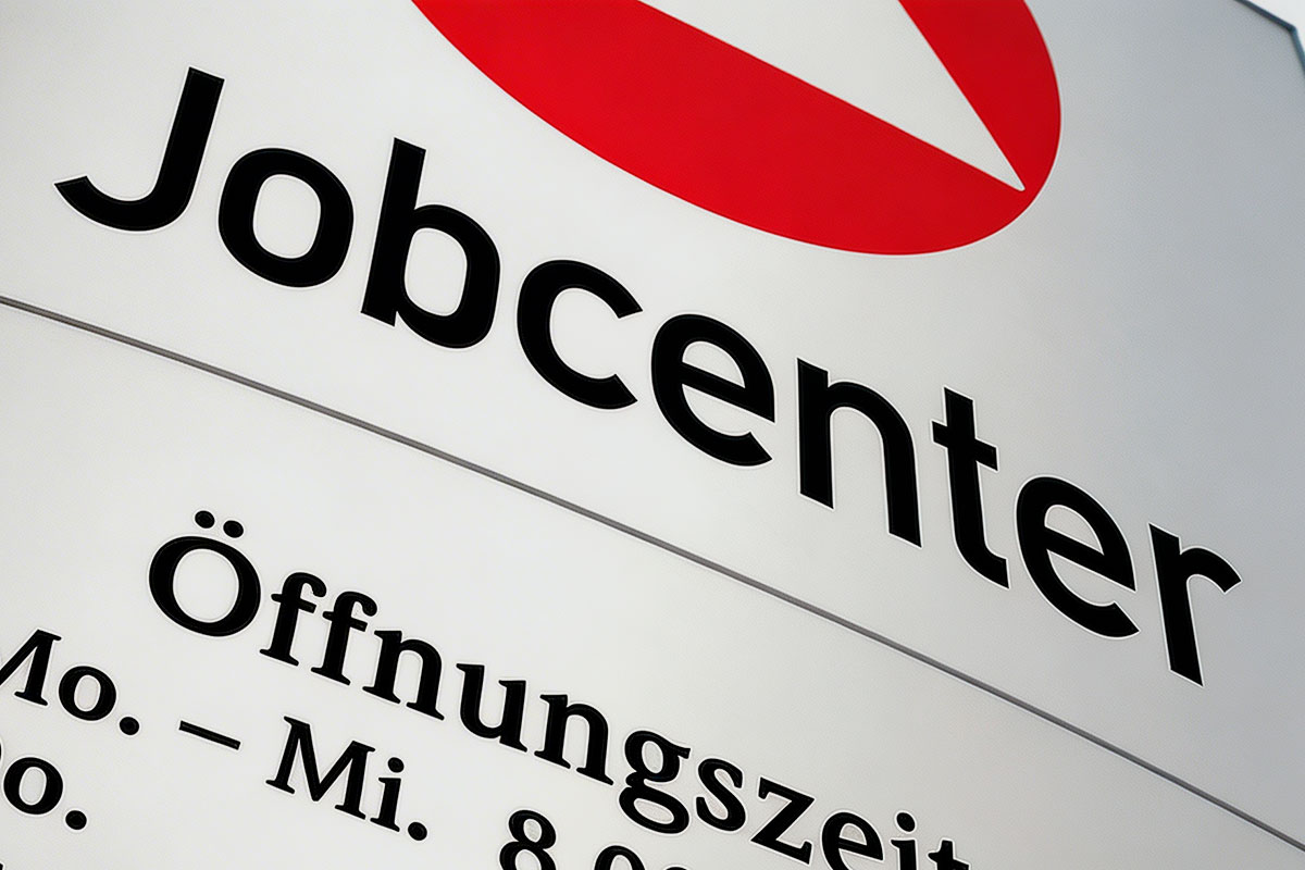 Jobcenter все чаще сокращают Bürgergeld: правила ужесточают. Фото: ausnews.de