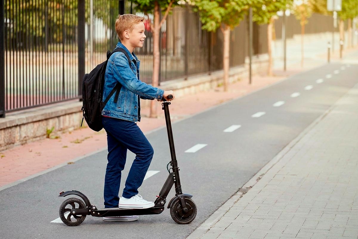 Германия ужесточает контроль за детьми на электросамокатах. Фото: ausnews.de