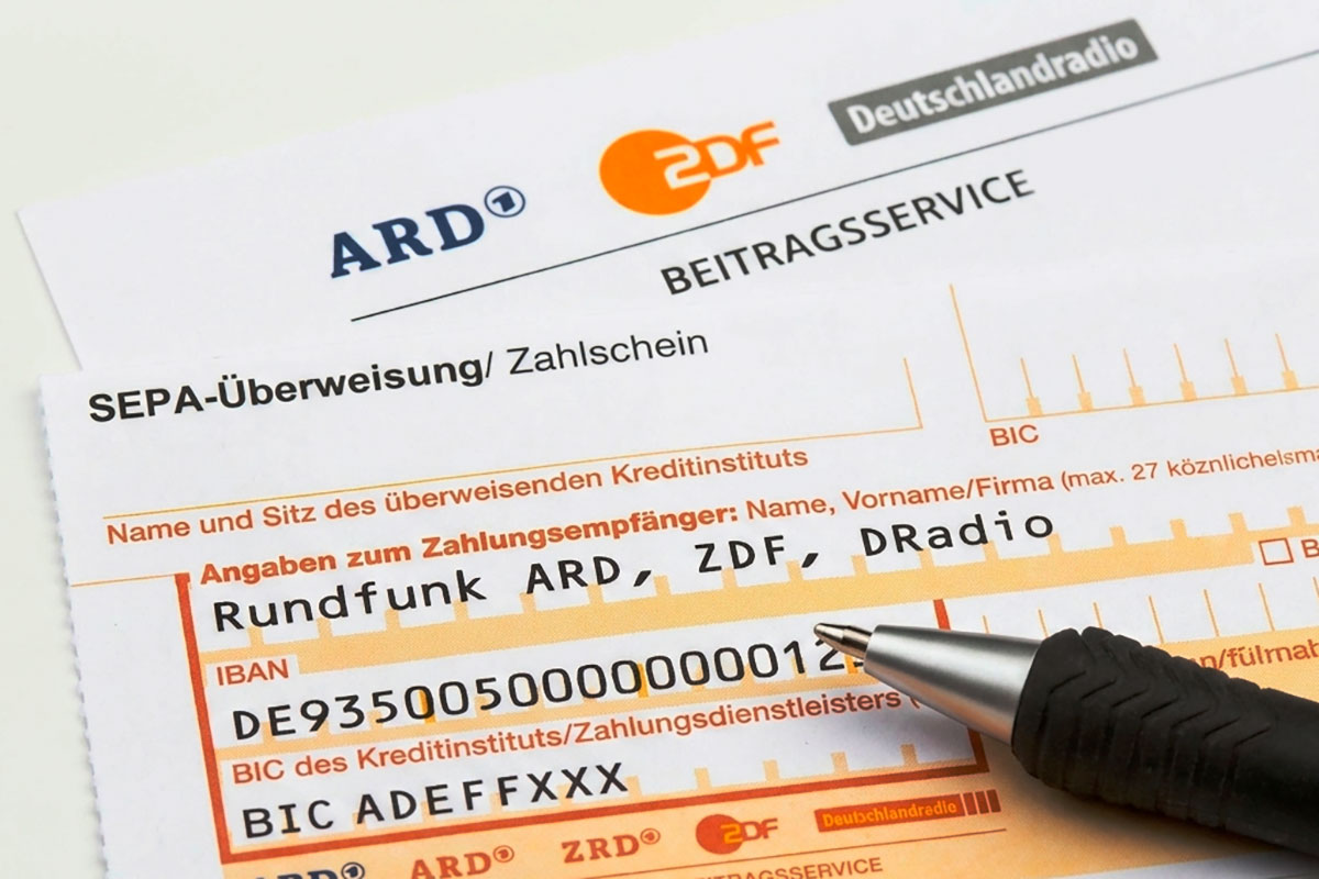 Судебный иск против GEZ в 2026: экономия до 100 евро в год. Фото: ausnews.de