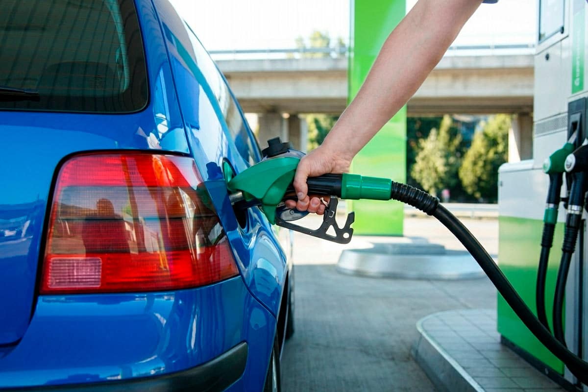 Бензин в Германии дорожает вопреки снижению налога. Фото: ausnews.de