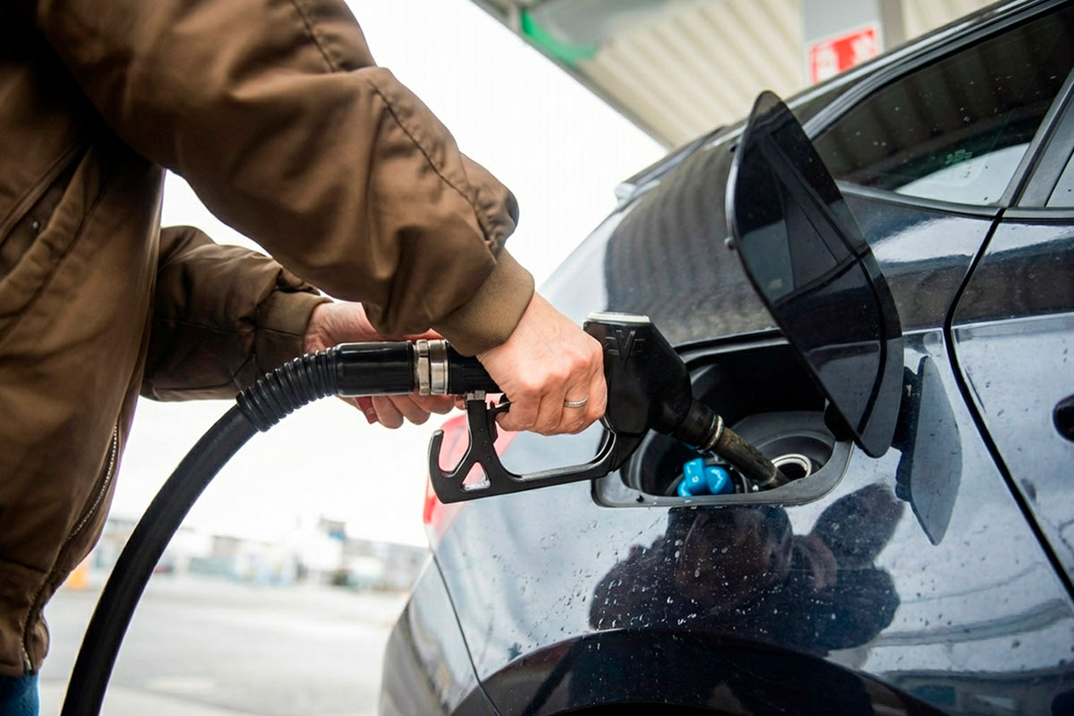 В Германии ожидается снижение цен на топливо с 1 мая 2026 года. Фото: ausnews.de