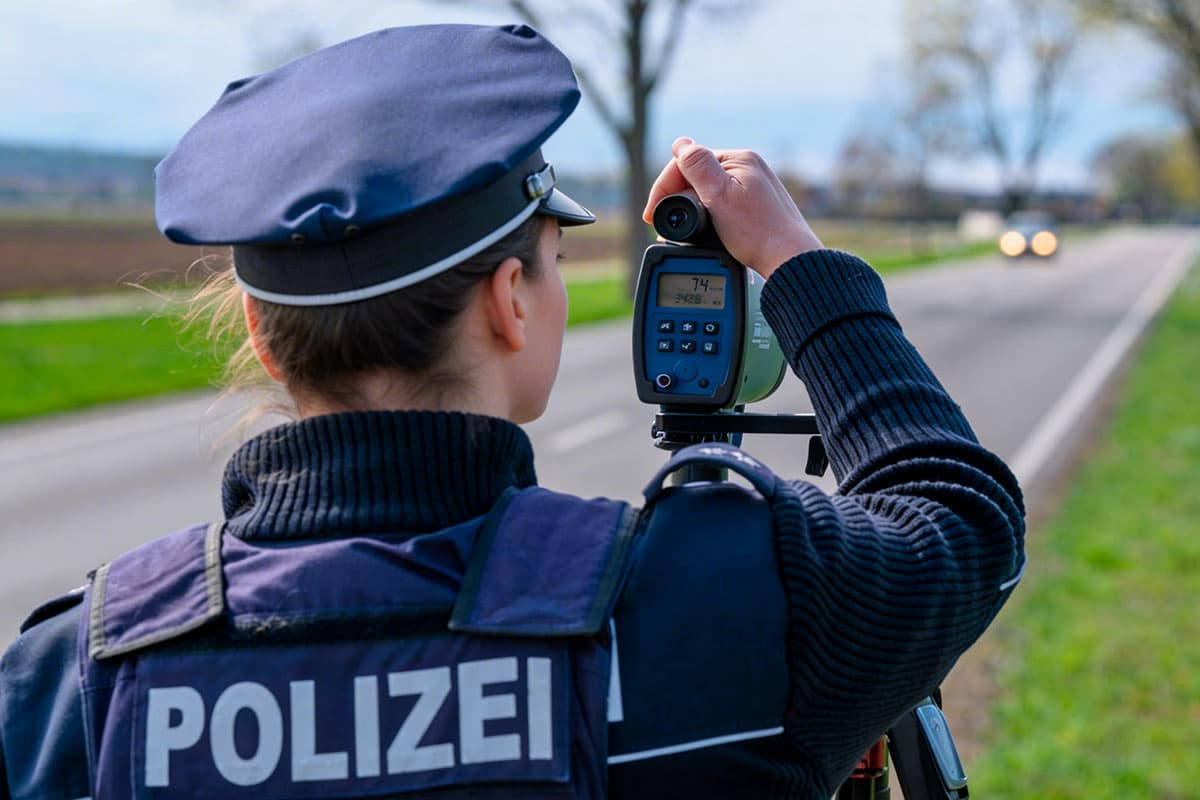 Blitzermarathon-2026: могут ли оштрафовать за медленную езду. Фото: ausnews.de