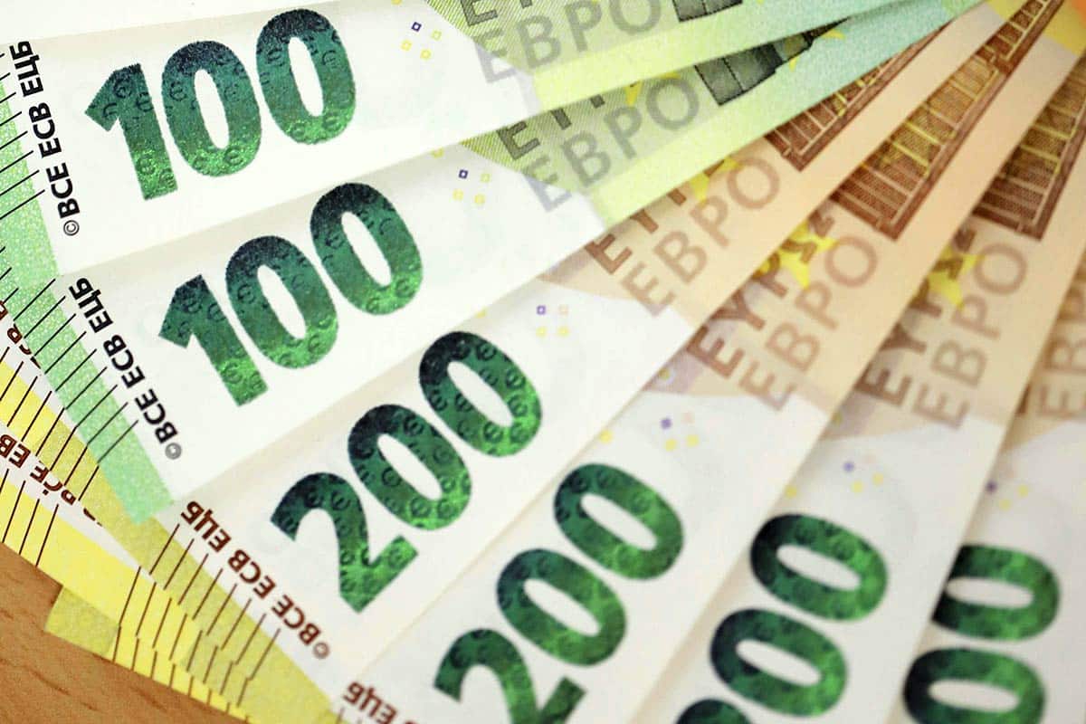 Правительство Мерца отменило кризисный бонус в 1000 евро