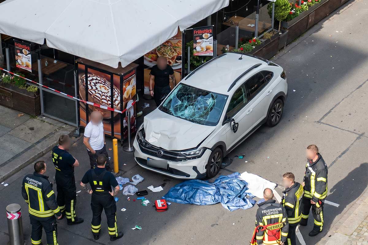 Трагедия в Лейпциге: машина въехала в толпу, есть погибшие. Фото: ausnews.de