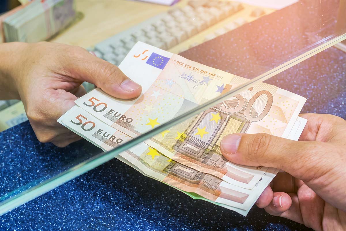В Германии могут сократить пособие на 30% за алкоголь или неопрятный внешний вид. Фото: ausnews.de